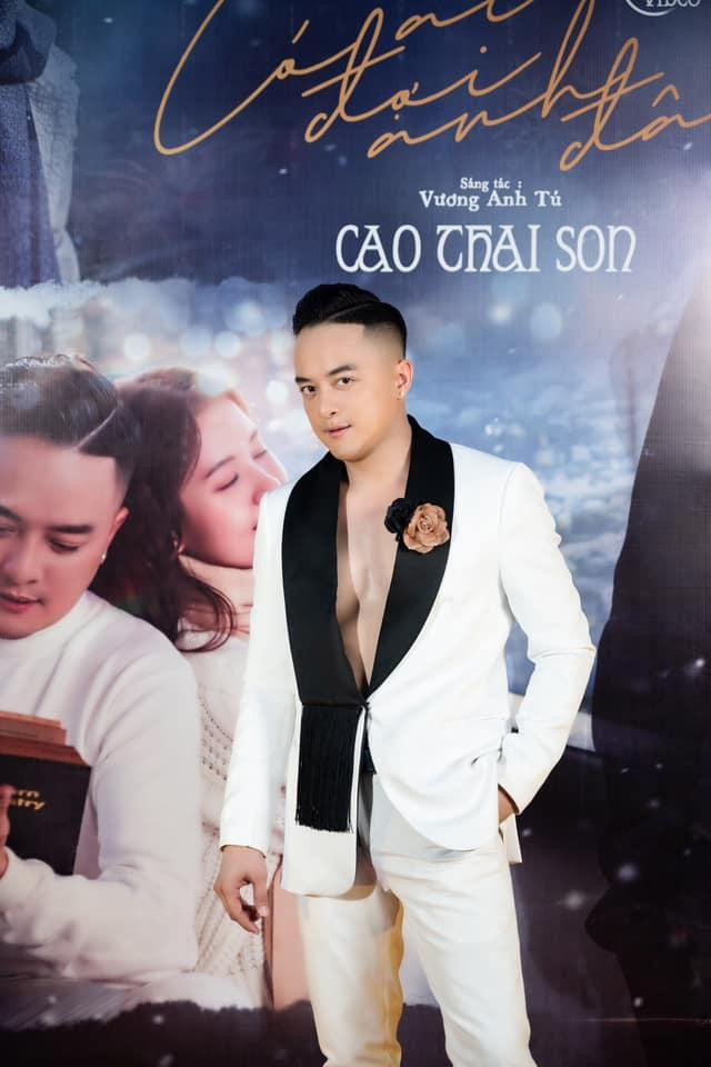 Cao Thái Sơn ở ngưỡng U40: Thích mặc áo mỏng khoe body - Hình 9 Cao Thai Son o nguong U40: Thich mac ao mong khoe body-Hinh-9