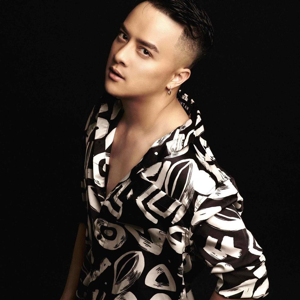 Cao Thái Sơn ở ngưỡng U40: Thích mặc áo mỏng khoe body - Hình 10 Cao Thai Son o nguong U40: Thich mac ao mong khoe body-Hinh-10