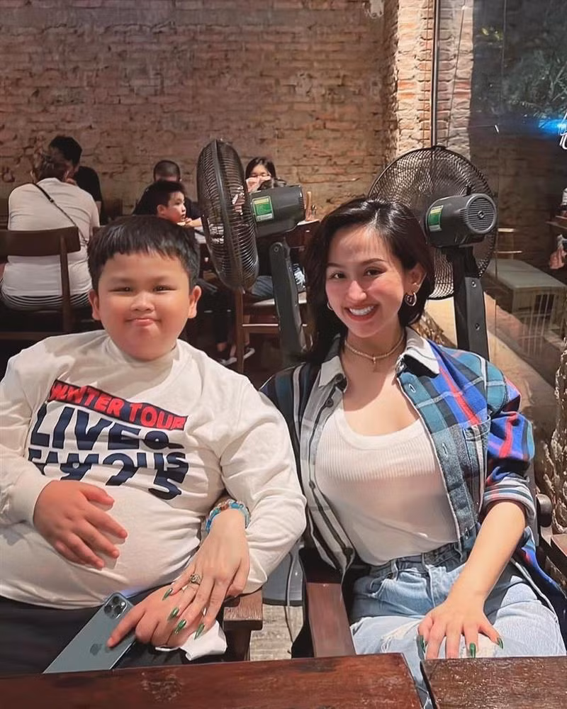 Ngu Long Cong Chua sau 16 nam: Nguoi vien man, nguoi lam me don than-Hinh-10