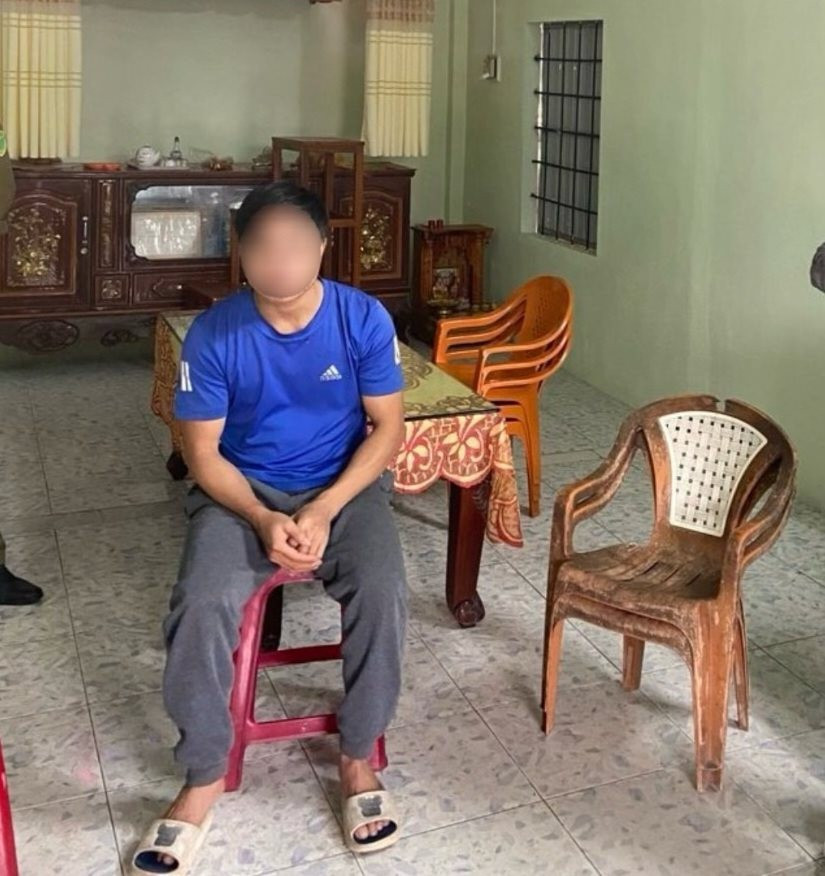 Nguoi dan ong len con tram cam chem chet con trai, vo bi thuong nang