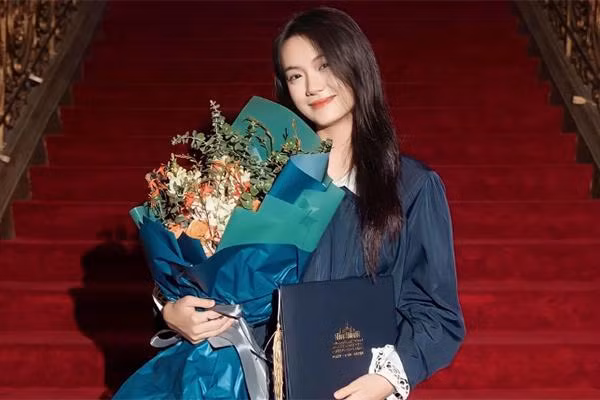 Con gái Vũ Thu Phương: Nhan sắc tuổi 18 khán giả khen nức nở - Hình 5 Con gai Vu Thu Phuong: Nhan sac tuoi 18 khan gia khen nuc no-Hinh-5