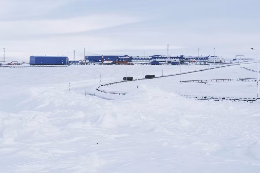  Căn cứ quân sự Nga nằm trên đảo Kotelny, thuộc quần đảo New Siberia. Nó nằm giữa biển Laptev và biển Đông Siberia, là một trong 50 hòn đảo có diện tích lớn nhất thế giới. Theo RT, CGTN.