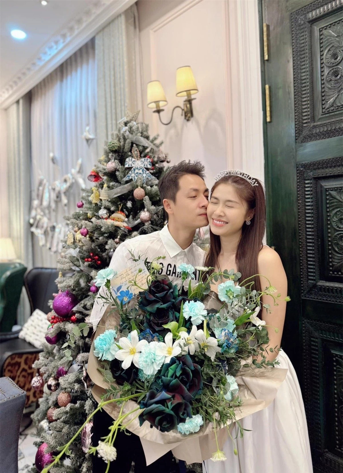 MC chân dài 1,1m cùng dàn sao Việt tưng bừng đón Giáng sinh ảnh 5