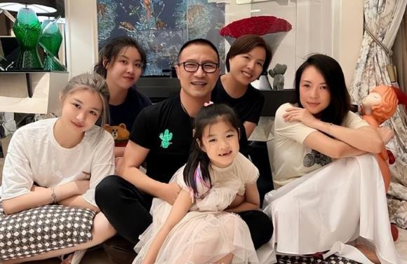 Con gái riêng của chồng cũ Chương Tử Di thay đổi đến chóng mặt - Hình 11 Con gai rieng cua chong cu Chuong Tu Di thay doi den chong mat-Hinh-11