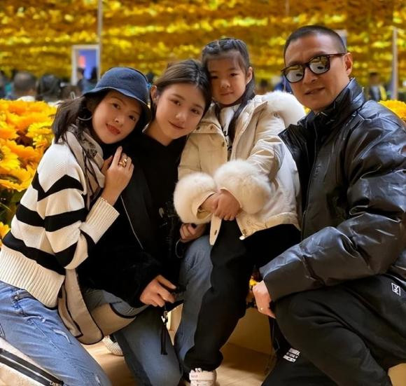 Con gái riêng của chồng cũ Chương Tử Di thay đổi đến chóng mặt - Hình 10 Con gai rieng cua chong cu Chuong Tu Di thay doi den chong mat-Hinh-10