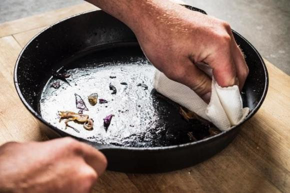 Mùa lạnh nrrửa bát đĩa bằng nước nóng vì nghĩ sạch hơn vì sao? Mua lanh nrrua bat dia bang nuoc nong vi nghi sach hon vi sao?