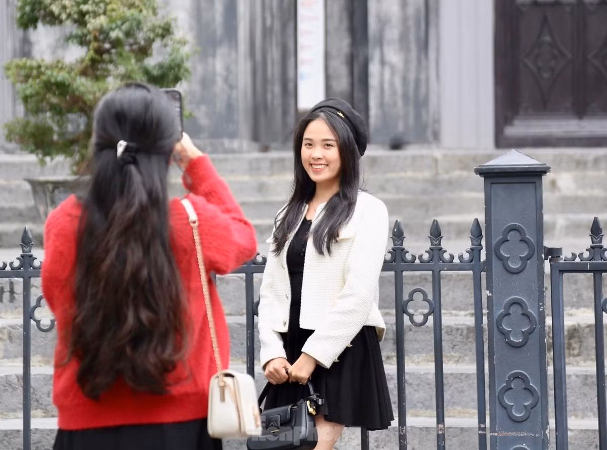 Khung canh Giang sinh som lung linh o Nha tho Lon-Hinh-12