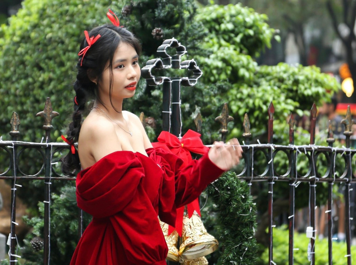 Khung canh Giang sinh som lung linh o Nha tho Lon-Hinh-10