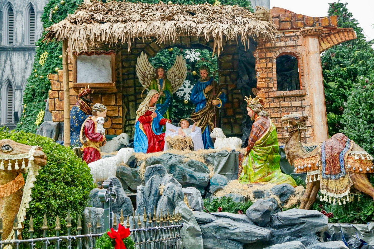 Khung canh Giang sinh som lung linh o Nha tho Lon-Hinh-8