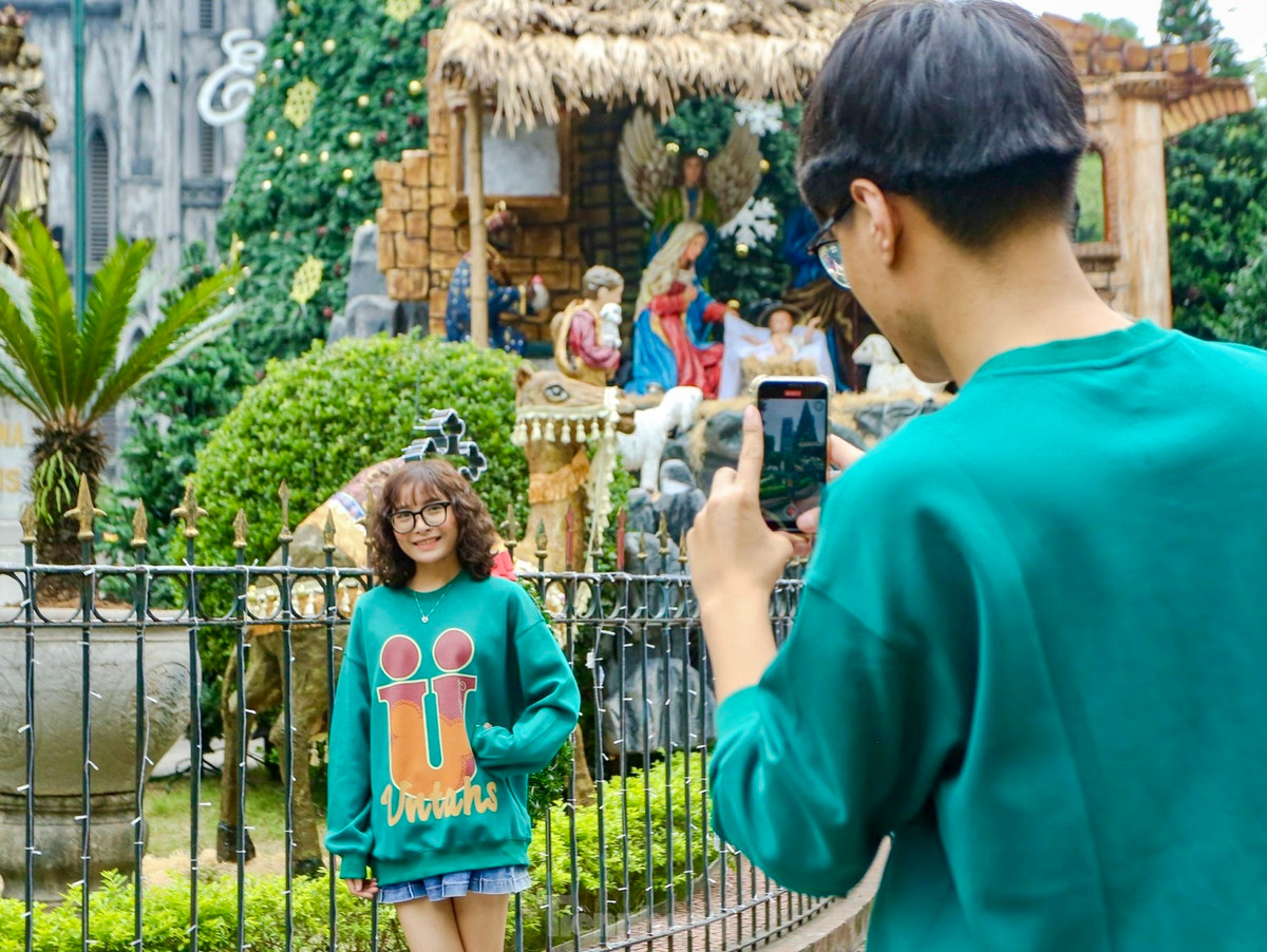 Khung canh Giang sinh som lung linh o Nha tho Lon-Hinh-13