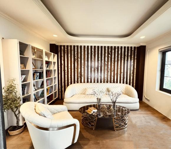 La Thanh Huyen he lo khong gian tang ap mai trong biet thu trieu do-Hinh-4