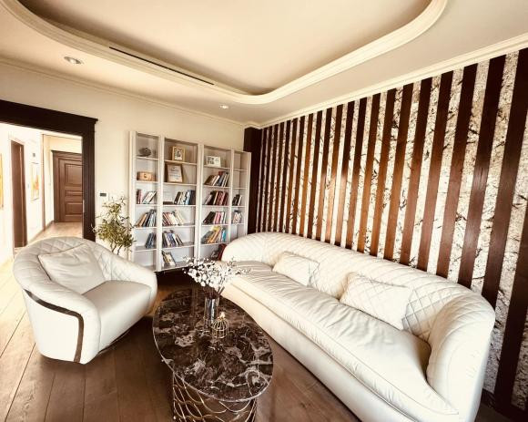 La Thanh Huyen he lo khong gian tang ap mai trong biet thu trieu do-Hinh-5