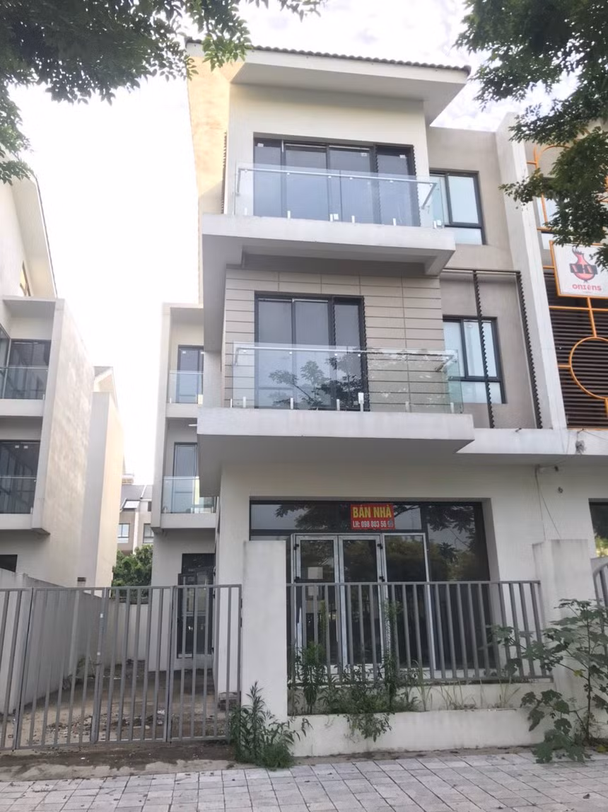 Cat lo sau, tra moi gioi nua ti, bat dong san phia Tay Ha Noi van e