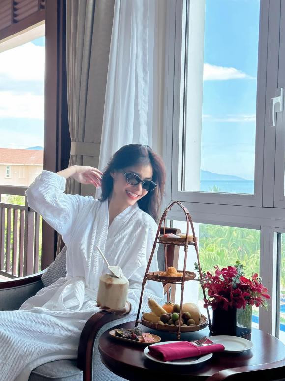 Nang A hau mo thay the Ha Ho lam 'Nu hoang giai tri' o tuoi 23-Hinh-7