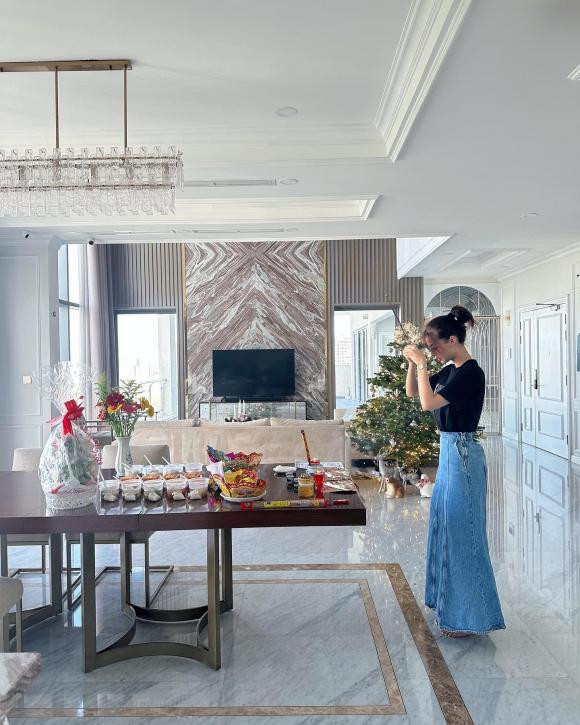 Nang A hau mo thay the Ha Ho lam 'Nu hoang giai tri' o tuoi 23-Hinh-3