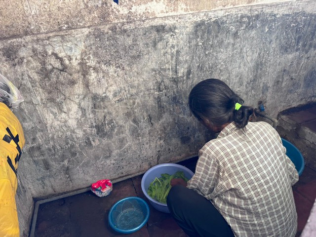 Nhung cau chuyen dam nuoc mat ben trong ‘xom chay than’-Hinh-5