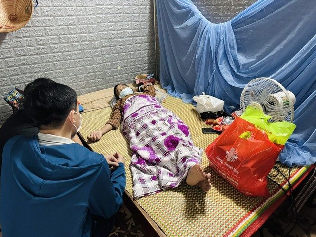 Nhung cau chuyen dam nuoc mat ben trong ‘xom chay than’-Hinh-6