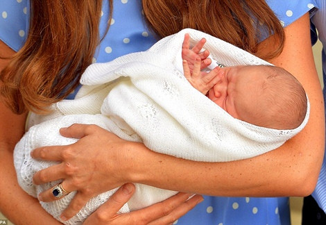 "Em bé Hoàng gia" mang tên George Alexander Louis, Hoàng tử George.