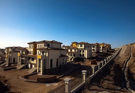 ...nhưng nhiều khu dân cư ở "thành phố ma" Ordos lại vắng bóng người.