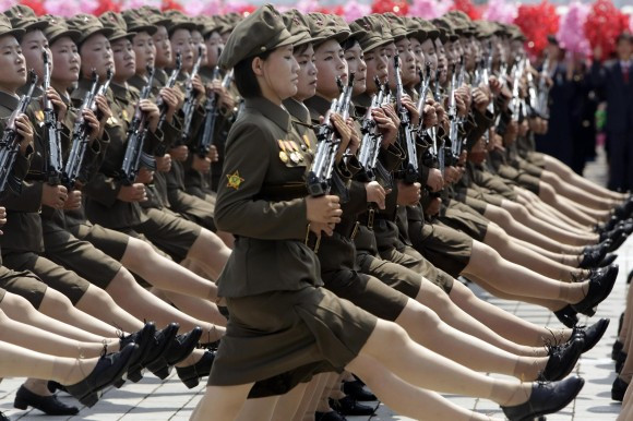 Nữ quân nhân Triều Tiên tham gia duyệt binh.