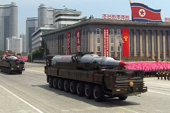 Tên lửa tầm xa.