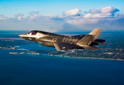 Máy bay chiến đấu đa năng tàng hình F-35.