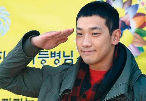 Một tuần trước đây nam ca sĩ nổi tiếng Rain đã hoàn thành nghĩa vụ quân sự. Một tuần trước đây nam ca sĩ nổi tiếng Rain đã hoàn thành nghĩa vụ quân sự.