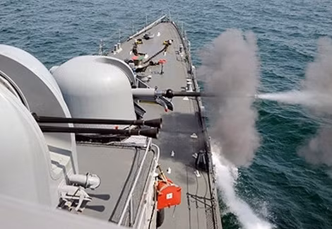 “Hợp lực trên biển-2013” có khoa mục bắn đạn thật trên biển.