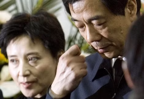 Cặp vợ chồng Bạc Hy Lai-Cốc Khai Lai dắt nhau...vào tù.