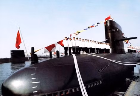 Tàu ngầm tên lửa đặc chủng điện-diesel lớn nhất thế giới của dự án 032, được thiết kế để thử nghiệm tên lửa, đã được đưa vào biên chế hạm đội.