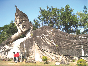 Tượng Phật nằm ở Thủ đô Viêng Chăn.