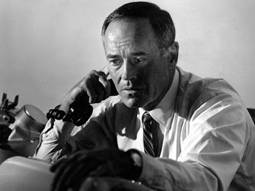 Nhân vật tổng thống do Henry Fonda thủ vai và chiếc điện thoại đỏ trong bộ phim Fail-Safe.