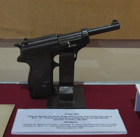 Khẩu súng ngắn, Đại tướng Nguyễn Chí Thanh đã sử dụng ở Thừa Thiên trong những năm đầu kháng chiến chống thực dân Pháp.