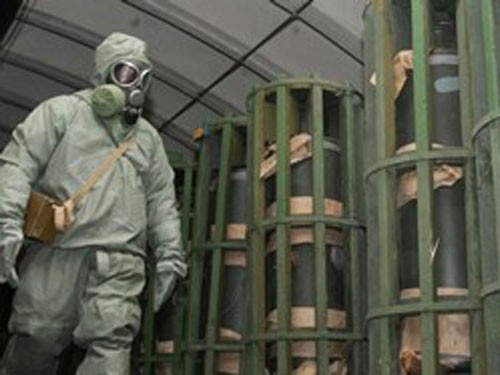 Vũ khí hóa học là loại vũ khí sử dụng chất hóa học gây tổn thương, nguy hại trực tiếp cho người, động vật và cây cỏ. Vũ khí hóa học là một trong những loại vũ khí hủy diệt lớn gây chết người hàng loạt. Vũ khí hóa học dựa trên đặc điểm độc tính cao và gây tác dụng nhanh của chất độc quân sự để gây tổn thất lớn cho đối phương.