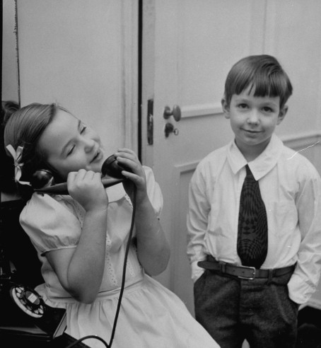 Vẻ hân hoan đáng yêu khi trò chuyện với ông già Noel của Bann Kernan.