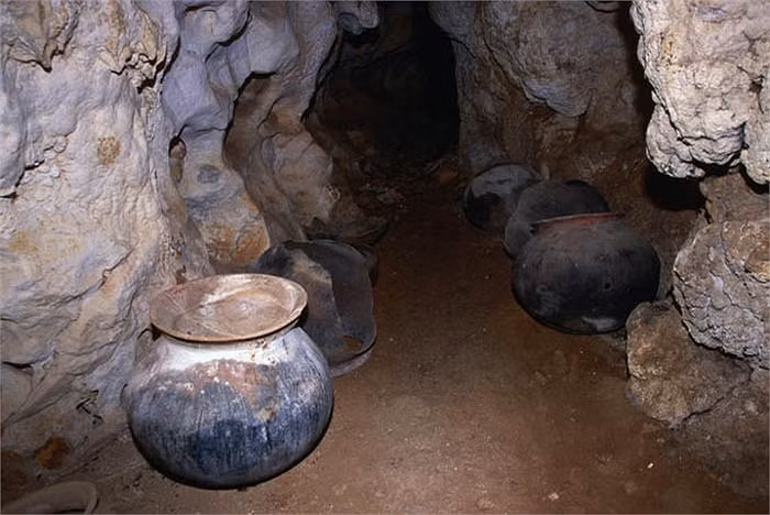 Tù trưởng Xibalba chỉ huy 12 vị thần của địa ngục, là hiện thân của bệnh tật, sự trừng phạt với những kẻ xấu trong thế giới loài người.