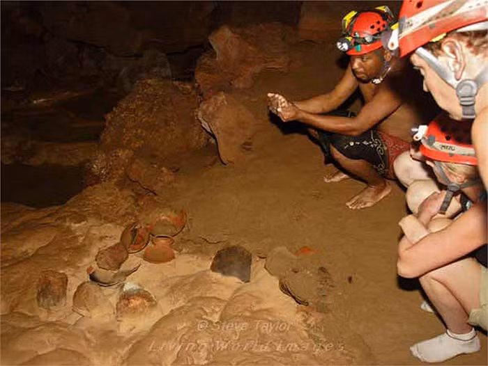 Cái chết của “trinh nữ pha lê” cùng hàng trăm người vô tội trong hang địa ngục này thực sự là những cái chết vô ích, đầy bi kịch. Đế chế Maya vẫn lụi tàn từ hàng ngàn năm trước, dù họ cố gắng mọi cách làm hài lòng các vị thần.
