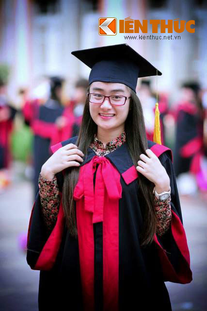 Thu Hiền là cô gái xinh xắn, yêu thích, say mê các hoạt động từ thiện và được rất nhiều người yêu mến. Đặc biệt cô bạn còn là một sinh viên cực kỳ ham mê các hoạt động nghiên cứu khoa học.