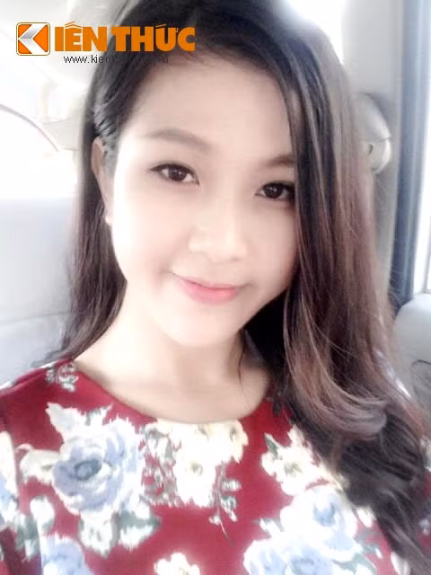 Đáng chú ý là, hiện tại Uyên Keropy đang sinh sống một mình, tự kinh doanh mỹ phẩm để tự lo các chi phí học hành và trang trải cho cuộc sống độc lập.