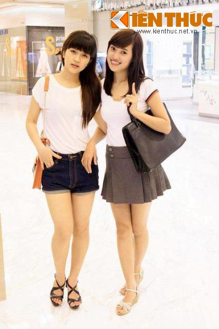 Shopping cùng bạn bè.