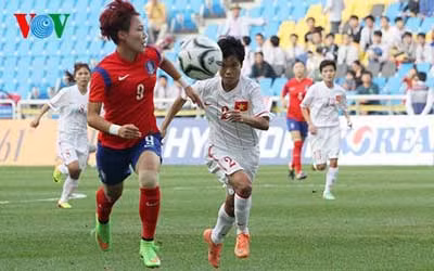 Các nữ cầu thủ Hàn Quốc tỏ ra vượt trội hơn hẳn về đẳng cấp so với tuyển nữ Việt Nam. Họ chơi lấn lướt ở nhiều thời điểm và gây áp lực rất lớn lên khung thành thủ môn Kiều Trinh.