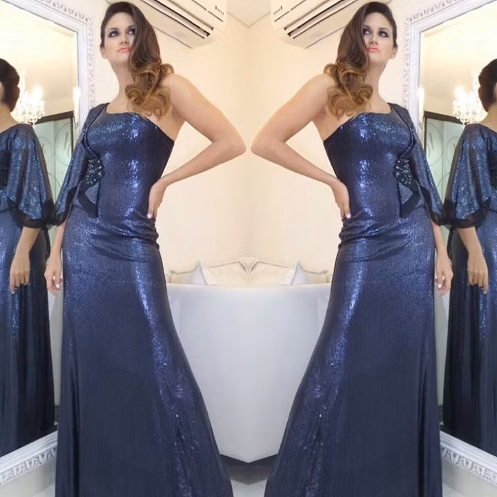 Dù có nhiều đường nét rắn chắc trên cơ thể bởi quá trình tập luyện thể thao, nhưng khi khoác lên mình những bộ cánh nữ tính, sexy, Franco trông vẫn rất lộng lẫy và toát lên một vẻ đẹp riêng rất cuốn hút.