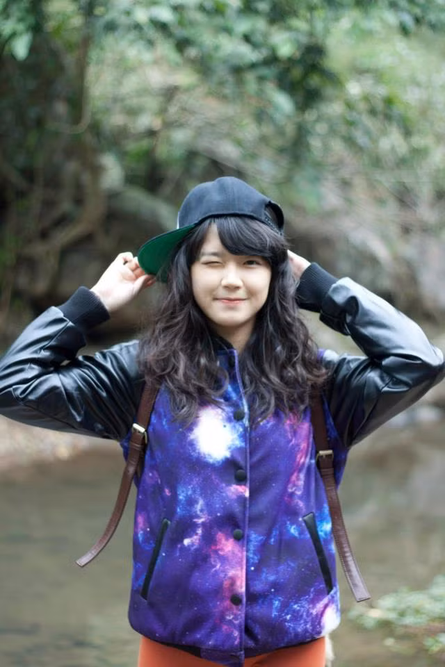 Từ khi còn là học sinh của trường THPT Yên Hòa, Cầu Giấy, Hà Nội, Tâm Xíu đã được biết đến là gương mặt người mẫu ảnh teen rất nổi bật.