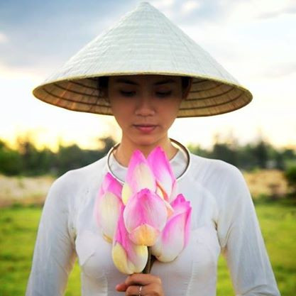 Để "giành giật" được sự sống, cách duy nhất là Ngọc Nữ phải ghép tủy. Và kinh phí để thực hiện ghép tủy lên đến 700 triệu đồng cùng với thời gian điều trị rất dài. Số tiền quá lớn, vượt ngoài khả năng của Ngọc Nữ và mẹ.