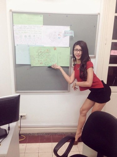 Và mới đây, thông tin Trâm Anh bị công an bắt quả tang trên tay đang cầm một túi 10 viên thuốc lắc và đang định bán với giá 2,5 triệu đồng... gây choáng ngợp với nhiều bạn trẻ, viết ra một cái kết khá buồn cho một người chuyển giới đang gây được nhiều sự chú ý... Nhiều người băn khoăn đằng sau vẻ hào nhoáng một 1 hot girl, Trâm Anh có phải đã đi quá xa khi dính líu vào ma túy? Và phải chăng đây cũng không phải lần đầu cô bán, trao đổi thuốc lắc?