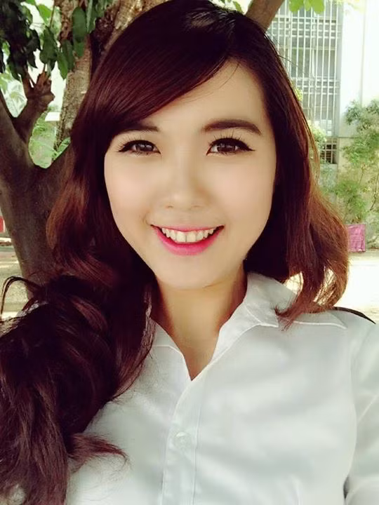 Trẻ trung, xinh đẹp và khá đa tài, cộng với giao tiếp tốt, sắc sảo, Tường Linh có hơn 10 nghìn người theo dõi trên mạng.