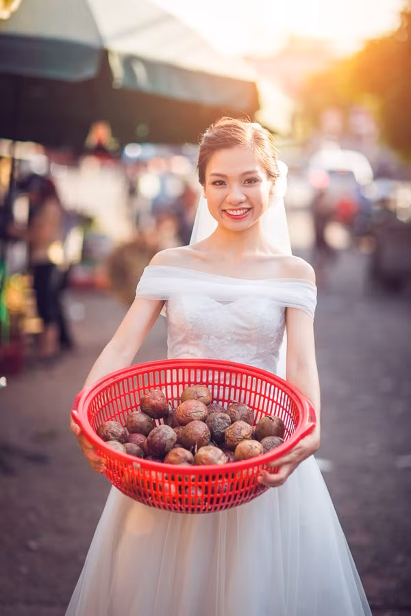 Cô dâu Quỳnh Anh xinh đẹp, giản dị trong khung hình đơn giản mà vẫn đẹp mê hồn.