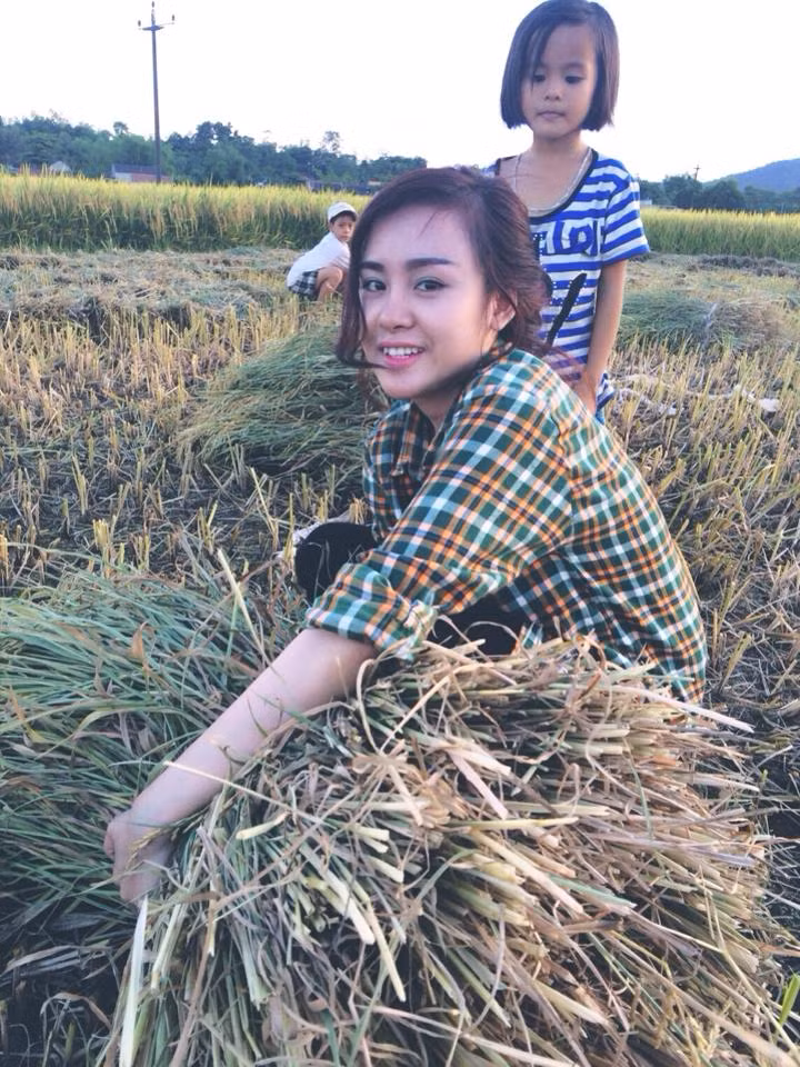 Rồi bất chợt sau một vài biến cố Bà Tưng đột ngột thay đổi hình ảnh và cách ăn nói, phát ngôn của mình. Bà Tưng dần kín đáo, đằm thắm hơn... Cô cũng từng có thời gian qua lại với một đại gia, nhân vật nổi tiếng của giới kinh doanh, bị chỉ trích, rồi bị cho là gây ảnh hưởng xấu đến giới trẻ. Nhưng hiện tại, sau nhiều chuyện, Bà Tưng vẫn rất nổi tiếng, vẫn có hàng triệu fan trên mạng và vẫn chăm chỉ thực hiện các dự án, công việc... Đằng sau cái danh hot girl của Bà Tưng còn là rất nhiều nghi ngờ, suy đoán về cái cách mà cô trở nên nổi tiếng.