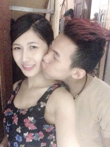 Thời gian gần đây, dân mạng xôn xao khi thấy Trâm Anh khoe... bạn trai của mình trên Facebook, hai người có rất nhiều bức ảnh chụp tình cảm với nhau và người khen, kẻ chê khi xem chúng.