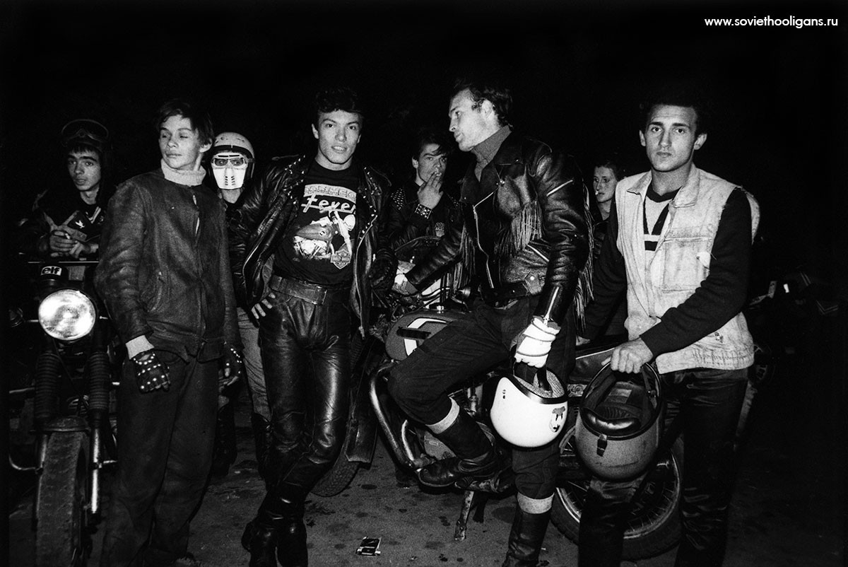 Các tay chơi xe trong một chuyến "hành quân đêm" ở Moscow năm 1988.